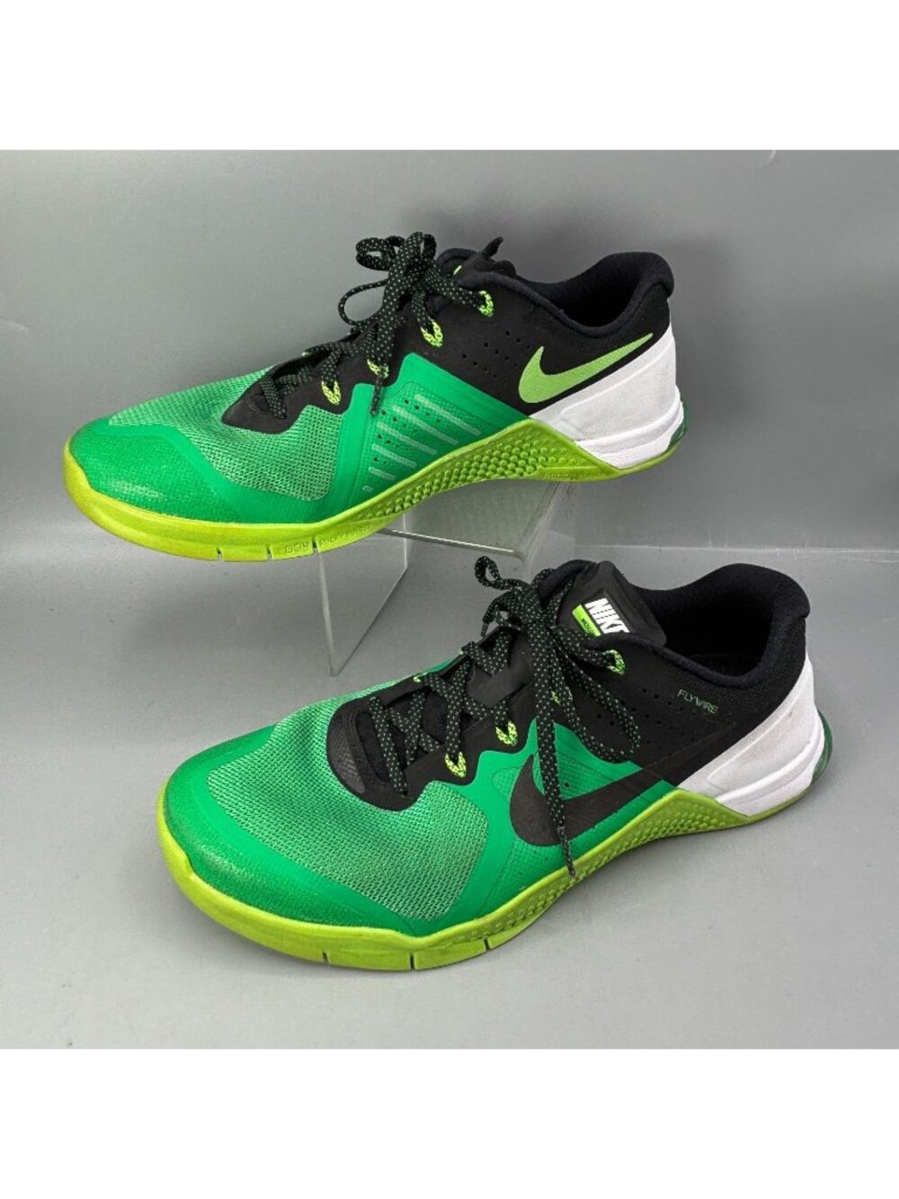 Nike Metcon Flywire Running Shoes 9.5 Green Lace Up Sneakers Training 819899-300